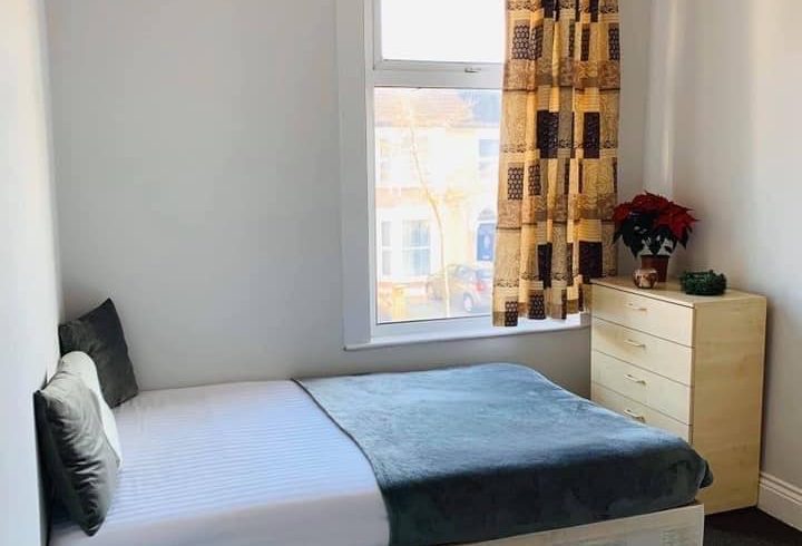 chirie camera dubla in Seven Kings